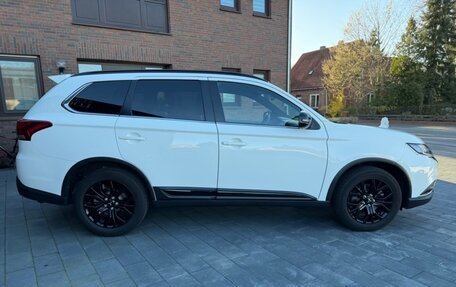 Mitsubishi Outlander III рестайлинг 3, 2019 год, 2 388 000 рублей, 11 фотография