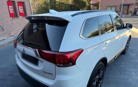 Mitsubishi Outlander III рестайлинг 3, 2019 год, 2 388 000 рублей, 10 фотография