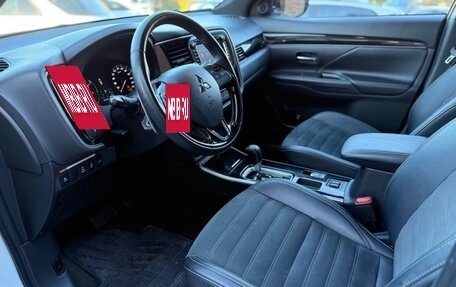 Mitsubishi Outlander III рестайлинг 3, 2019 год, 2 388 000 рублей, 7 фотография