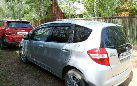 Honda Fit III, 2011 год, 870 000 рублей, 2 фотография