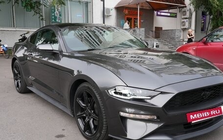 Ford Mustang VI рестайлинг, 2018 год, 3 050 000 рублей, 2 фотография