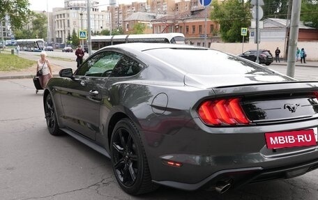 Ford Mustang VI рестайлинг, 2018 год, 3 050 000 рублей, 4 фотография