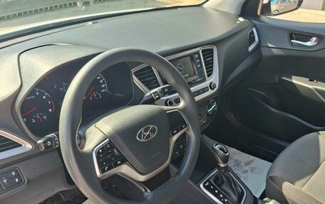 Hyundai Solaris II рестайлинг, 2021 год, 1 640 000 рублей, 25 фотография