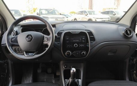 Renault Kaptur I рестайлинг, 2016 год, 1 349 000 рублей, 24 фотография