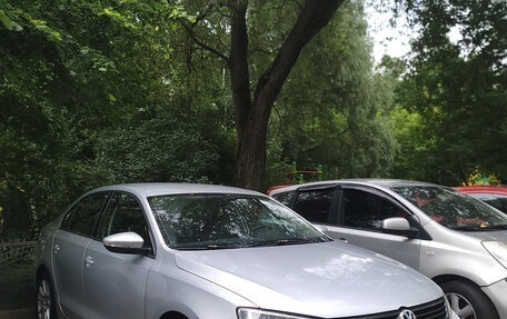 Volkswagen Jetta VI, 2011 год, 899 000 рублей, 2 фотография