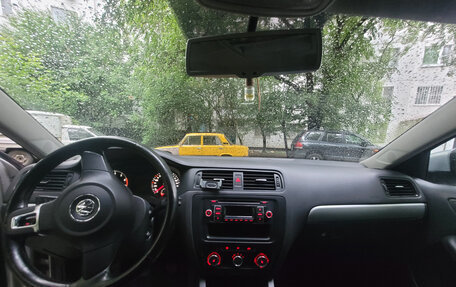 Volkswagen Jetta VI, 2011 год, 899 000 рублей, 12 фотография
