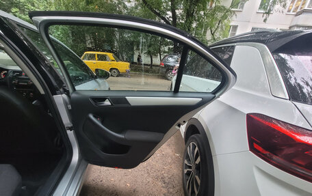 Volkswagen Jetta VI, 2011 год, 899 000 рублей, 17 фотография