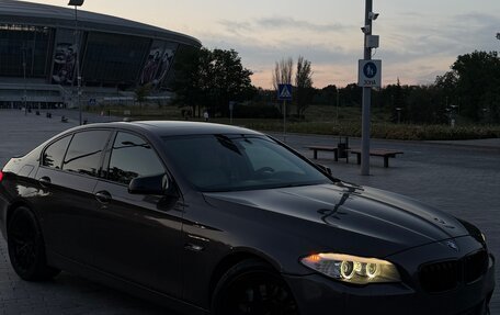 BMW 5 серия, 2011 год, 2 300 000 рублей, 2 фотография