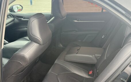 Toyota Camry, 2021 год, 2 100 000 рублей, 4 фотография