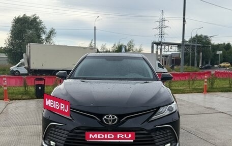 Toyota Camry, 2021 год, 2 100 000 рублей, 3 фотография