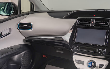 Toyota Prius IV XW50, 2016 год, 1 899 000 рублей, 12 фотография