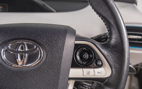 Toyota Prius IV XW50, 2016 год, 1 899 000 рублей, 14 фотография