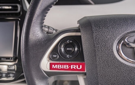 Toyota Prius IV XW50, 2016 год, 1 899 000 рублей, 15 фотография