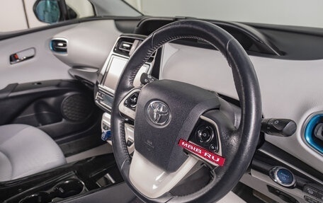 Toyota Prius IV XW50, 2016 год, 1 899 000 рублей, 13 фотография