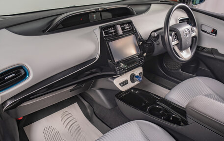 Toyota Prius IV XW50, 2016 год, 1 899 000 рублей, 18 фотография