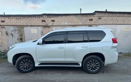 Toyota Land Cruiser Prado 150 рестайлинг 2, 2011 год, 2 900 000 рублей, 2 фотография