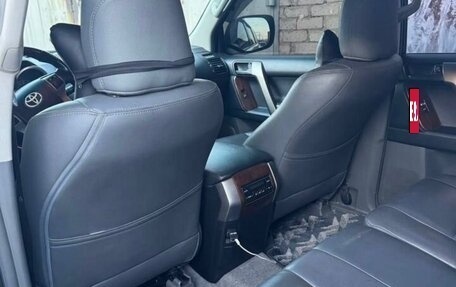 Toyota Land Cruiser Prado 150 рестайлинг 2, 2011 год, 2 900 000 рублей, 8 фотография