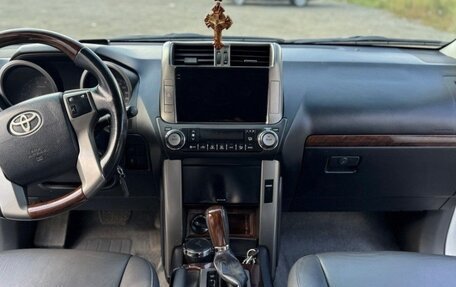 Toyota Land Cruiser Prado 150 рестайлинг 2, 2011 год, 2 900 000 рублей, 10 фотография