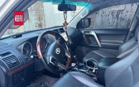 Toyota Land Cruiser Prado 150 рестайлинг 2, 2011 год, 2 900 000 рублей, 11 фотография