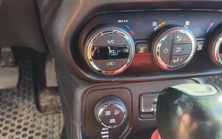 Jeep Renegade I рестайлинг, 2016 год, 1 900 000 рублей, 10 фотография