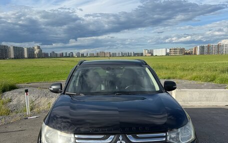 Mitsubishi Outlander III рестайлинг 3, 2013 год, 1 290 000 рублей, 2 фотография