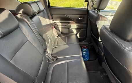 Mitsubishi Outlander III рестайлинг 3, 2013 год, 1 290 000 рублей, 8 фотография