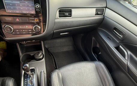 Mitsubishi Outlander III рестайлинг 3, 2013 год, 1 290 000 рублей, 19 фотография