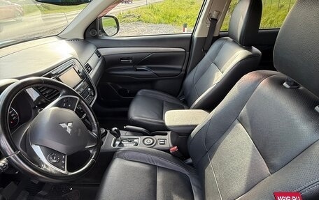 Mitsubishi Outlander III рестайлинг 3, 2013 год, 1 290 000 рублей, 10 фотография