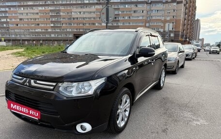 Mitsubishi Outlander III рестайлинг 3, 2013 год, 1 290 000 рублей, 17 фотография