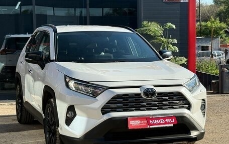 Toyota RAV4, 2019 год, 2 630 000 рублей, 3 фотография
