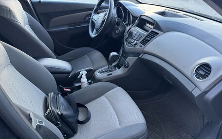 Chevrolet Cruze II, 2010 год, 670 000 рублей, 5 фотография