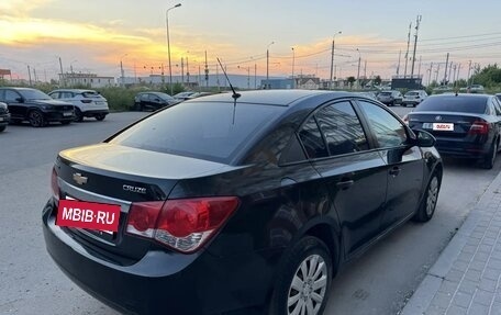 Chevrolet Cruze II, 2010 год, 670 000 рублей, 3 фотография
