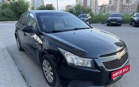 Chevrolet Cruze II, 2010 год, 670 000 рублей, 2 фотография