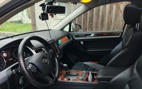 Volkswagen Touareg III, 2011 год, 1 730 000 рублей, 3 фотография