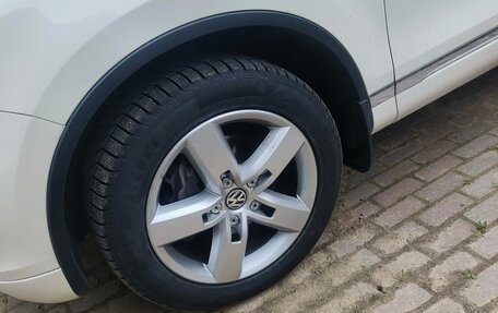 Volkswagen Touareg III, 2011 год, 1 730 000 рублей, 4 фотография