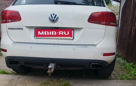Volkswagen Touareg III, 2011 год, 1 730 000 рублей, 2 фотография
