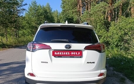 Toyota RAV4, 2019 год, 2 470 000 рублей, 10 фотография