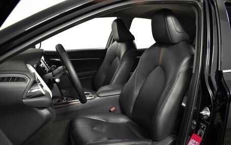 Toyota Camry, 2019 год, 2 398 100 рублей, 10 фотография
