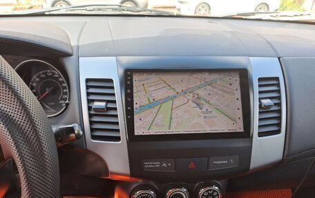 Mitsubishi Outlander III рестайлинг 3, 2011 год, 1 200 000 рублей, 9 фотография