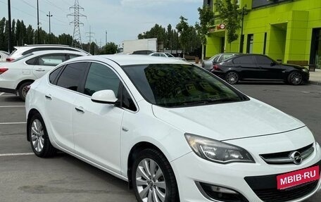 Opel Astra J, 2013 год, 800 000 рублей, 1 фотография