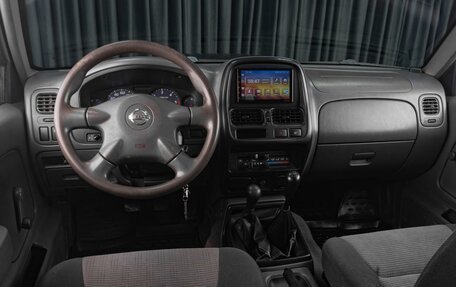 Nissan NP300, 2010 год, 1 049 000 рублей, 6 фотография