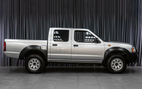 Nissan NP300, 2010 год, 1 049 000 рублей, 5 фотография