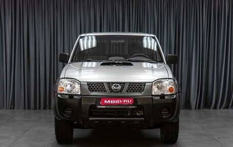 Nissan NP300, 2010 год, 1 049 000 рублей, 3 фотография