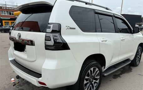 Toyota Land Cruiser Prado 150 рестайлинг 2, 2022 год, 9 000 000 рублей, 5 фотография
