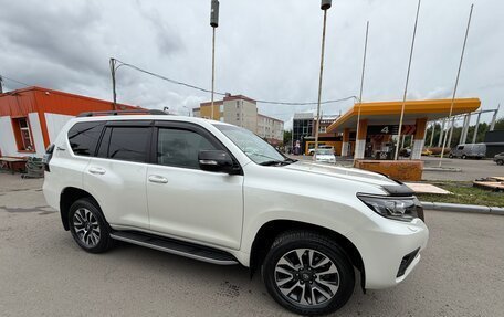 Toyota Land Cruiser Prado 150 рестайлинг 2, 2022 год, 9 000 000 рублей, 7 фотография