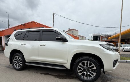 Toyota Land Cruiser Prado 150 рестайлинг 2, 2022 год, 9 000 000 рублей, 4 фотография
