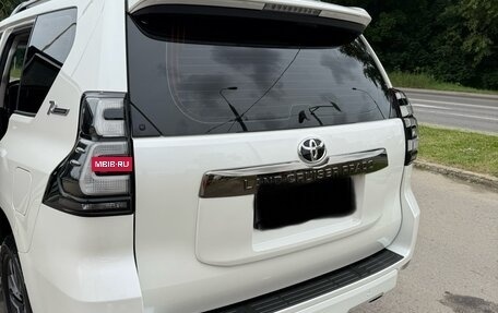 Toyota Land Cruiser Prado 150 рестайлинг 2, 2022 год, 9 000 000 рублей, 6 фотография