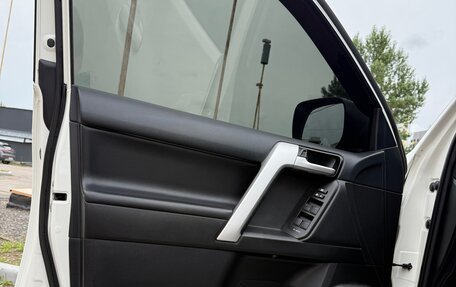 Toyota Land Cruiser Prado 150 рестайлинг 2, 2022 год, 9 000 000 рублей, 13 фотография