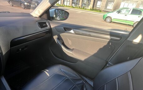 Volkswagen Jetta VI, 2012 год, 850 000 рублей, 11 фотография
