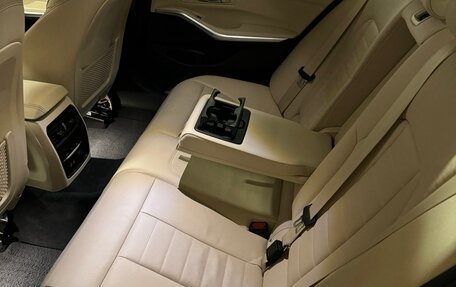 BMW 3 серия, 2019 год, 3 900 000 рублей, 19 фотография